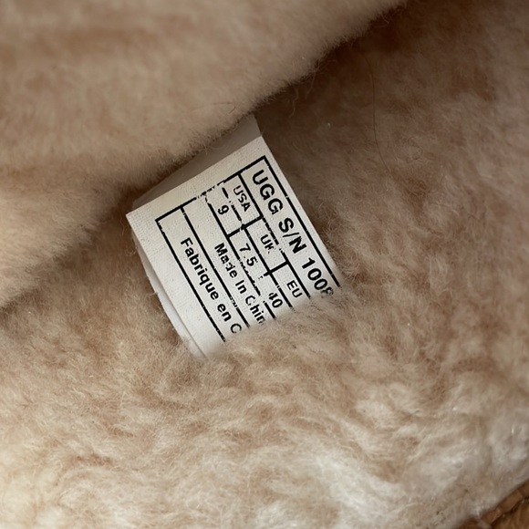 UGG Women's Michaela Chestnut Waterproof Boot Sz 9 - Picture 8 of 9